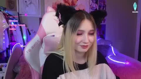 Evie online show from December 12, 8:53 pm