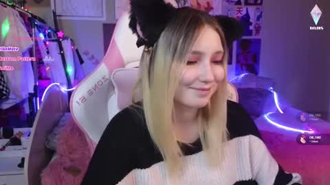 Evie online show from December 12, 11:58 pm