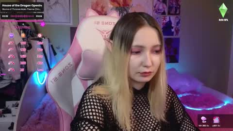 Evie online show from December 19, 8:02 pm