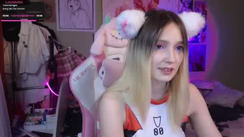 Evie online show from February 12, 8:29 pm