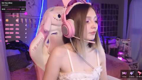 Evie online show from November 10, 11:48 pm