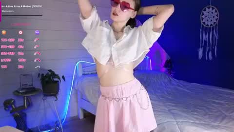 Snapshot of evie_rosen chatting on July 6, 7:05 pm Evie online show from July 6, 7:05 pm