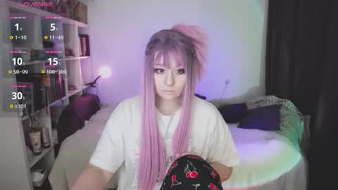 Snapshot of eviecuster chatting on July 8, 8:02 pm Im gonna be on in 2 hours online show from July 8, 8:02 pm