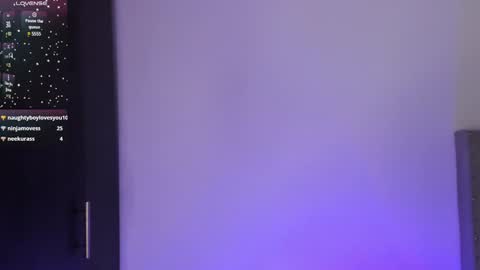 Snapshot of evieh1_ chatting on December 17, 8:32 pm Ivi Alejandra online show from December 17, 8:32 pm