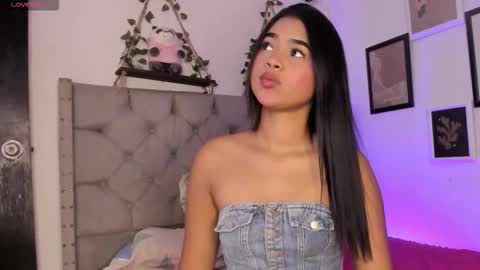 Snapshot of evieh1_ chatting on January 15, 3:16 pm Ivi Alejandra online show from January 15, 3:16 pm