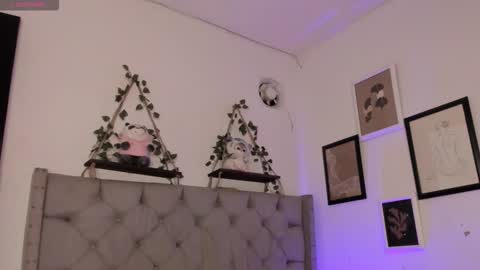 Snapshot of evieh1_ chatting on January 16, 6:56 pm Ivi Alejandra online show from January 16, 6:56 pm