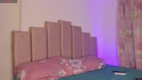 Snapshot of evieh1_ chatting on February 22, 4:02 am Ivi Alejandra online show from February 22, 4:02 am