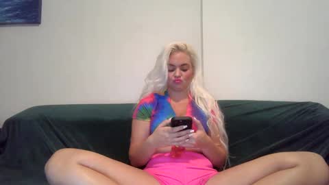 Badblondebunny online show from December 19, 10:53 pm