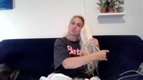 Badblondebunny online show from January 3, 2:32 am