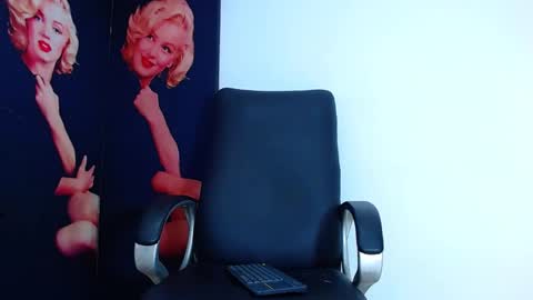 EVILYN online show from December 3, 6:37 am