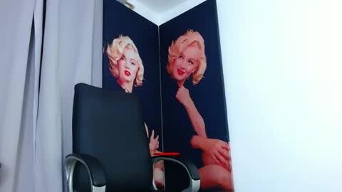 EVILYN online show from December 19, 8:34 am