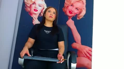 EVILYN online show from December 23, 4:55 am