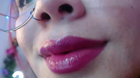 Snapshot of evolethmontenegros chatting on December 11, 5:00 am Evoleth online show from December 11, 5:00 am