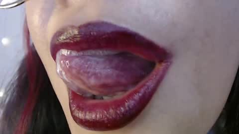 Snapshot of evolethmontenegros chatting on December 12, 5:20 am Evoleth online show from December 12, 5:20 am