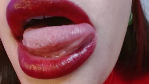 Snapshot of evolethmontenegros chatting on December 14, 6:35 am Evoleth online show from December 14, 6:35 am