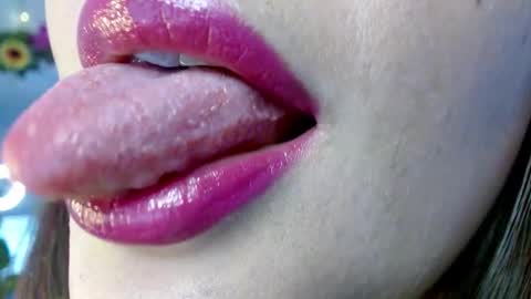 Snapshot of evolethmontenegros chatting on December 19, 3:40 am Evoleth online show from December 19, 3:40 am