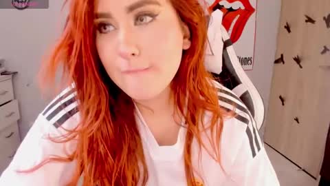 Snapshot of evva_foxxy chatting on December 15, 8:04 pm evva_foxxy online show from December 15, 8:04 pm