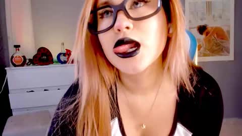 Snapshot of evva_foxxy chatting on September 22, 3:58 pm evva_foxxy online show from September 22, 3:58 pm