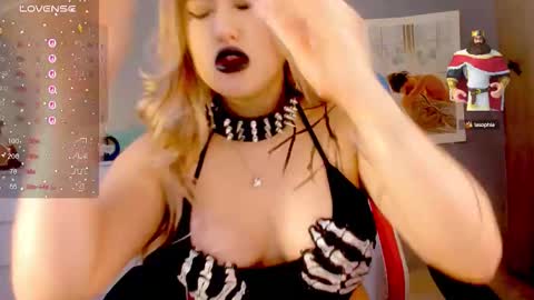 Snapshot of evva_foxxy chatting on September 29, 3:39 pm evva_foxxy online show from September 29, 3:39 pm
