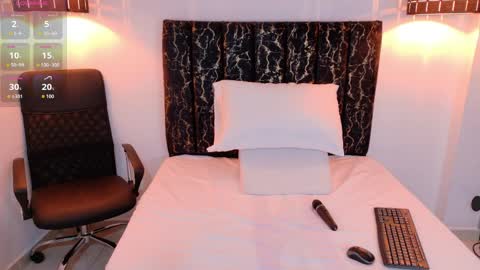 evvaa_moon online show from April 1, 12:39 pm