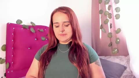 Snapshot of evy_orange1 chatting on December 3, 4:50 pm EVY online show from December 3, 4:50 pm