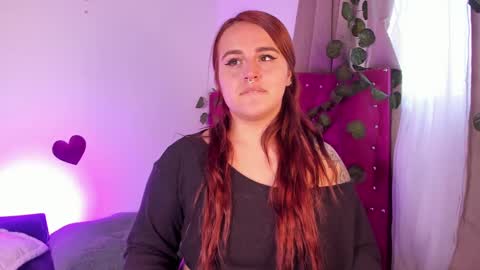 Snapshot of evy_orange1 chatting on March 3, 7:39 pm EVY online show from March 3, 7:39 pm