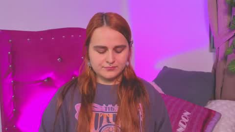 Snapshot of evy_orange1 chatting on September 25, 1:53 am EVY online show from September 25, 1:53 am