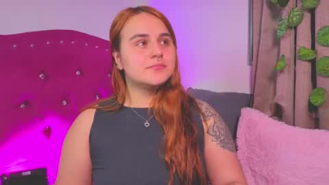 Snapshot of evy_orange1 chatting on September 26, 4:49 am EVY online show from September 26, 4:49 am