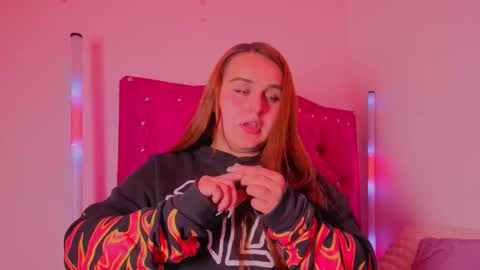 Snapshot of evy_orange1 chatting on November 17, 4:07 am EVY online show from November 17, 4:07 am