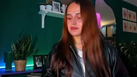 Snapshot of evy_orange1 chatting on April 26, 2:20 am EVY online show from April 26, 2:20 am
