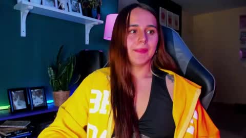 Snapshot of evy_orange1 chatting on May 2, 12:15 am EVY online show from May 2, 12:15 am