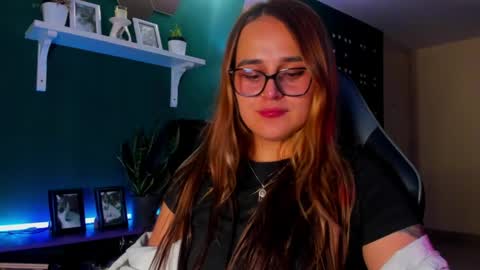 Snapshot of evy_orange1 chatting on June 5, 12:28 am EVY online show from June 5, 12:28 am