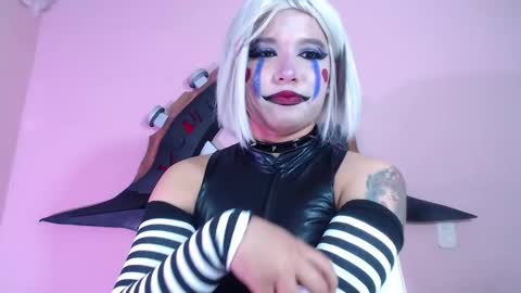 Im Evy online show from October 4, 11:25 pm