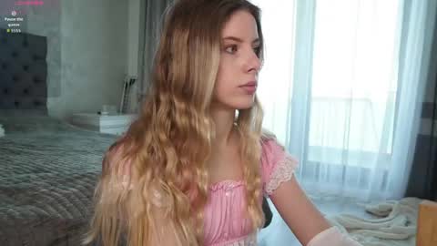 Snapshot of evymiuu chatting on April 28, 7:35 am Evy online show from April 28, 7:35 am