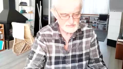 Snapshot of ewaldwillems99 chatting on February 19, 3:08 pm Naaktloper online show from February 19, 3:08 pm