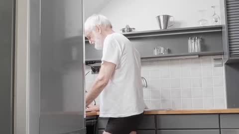 Snapshot of ewaldwillems99 chatting on April 8, 12:49 pm Naaktloper online show from April 8, 12:49 pm