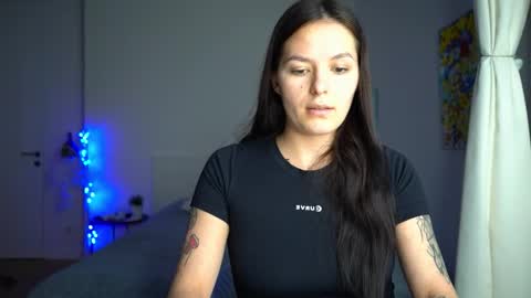 ewelynscott online show from December 3, 5:00 pm