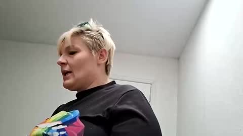 excitmama online show from March 1, 11:40 pm