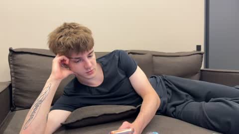 Snapshot of exclusiveflexboy chatting on June 19, 10:35 pm exclusiveflexboy online show from June 19, 10:35 pm