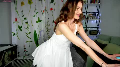 Snapshot of exe_cutie chatting on June 1, 10:00 pm Mary online show from June 1, 10:00 pm