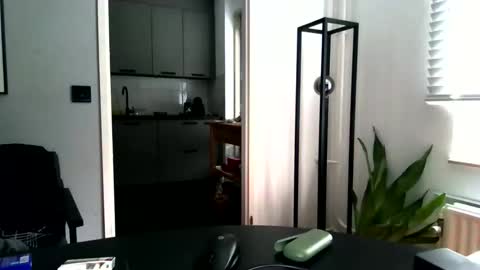 Snapshot of exibist79 chatting on December 18, 9:26 am exibist79 online show from December 18, 9:26 am