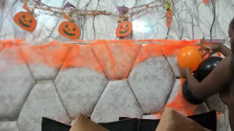 Snapshot of exotic_ebony_ chatting on October 19, 7:03 pm Alison online show from October 19, 7:03 pm