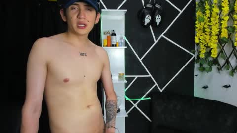 exotic_kisses_ online show from December 3, 5:55 pm