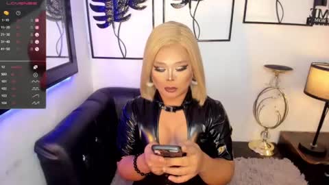Snapshot of exotic_lindsay chatting on June 10, 1:39 am Lindsay online show from June 10, 1:39 am