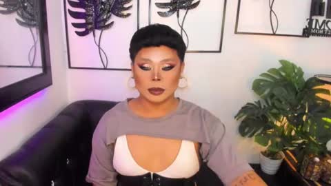 Snapshot of exotic_lindsay chatting on June 15, 5:04 pm Lindsay online show from June 15, 5:04 pm