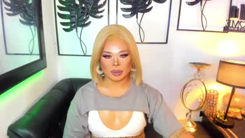 Snapshot of exotic_lindsay chatting on June 16, 4:31 pm Lindsay online show from June 16, 4:31 pm