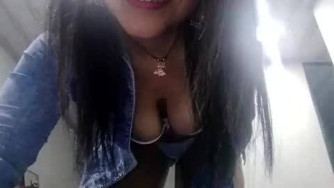 Mia online show from April 7, 3:40 am