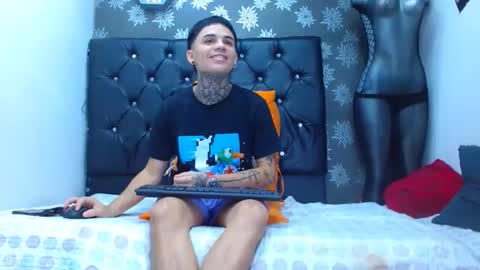 Snapshot of exotichot_couple chatting on January 3, 3:38 am exotichot_couple online show from January 3, 3:38 am