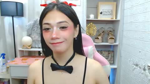 exotictssavie online show from November 13, 4:33 am