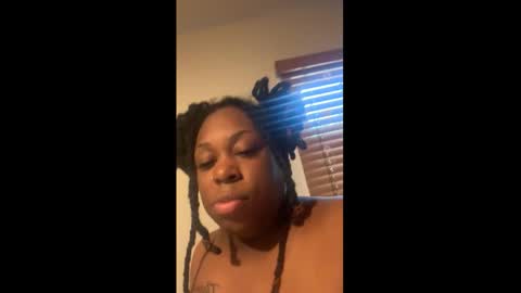 Snapshot of exotiiccmonroe1 chatting on November 28, 3:58 pm exotiiccmonroe1 online show from November 28, 3:58 pm